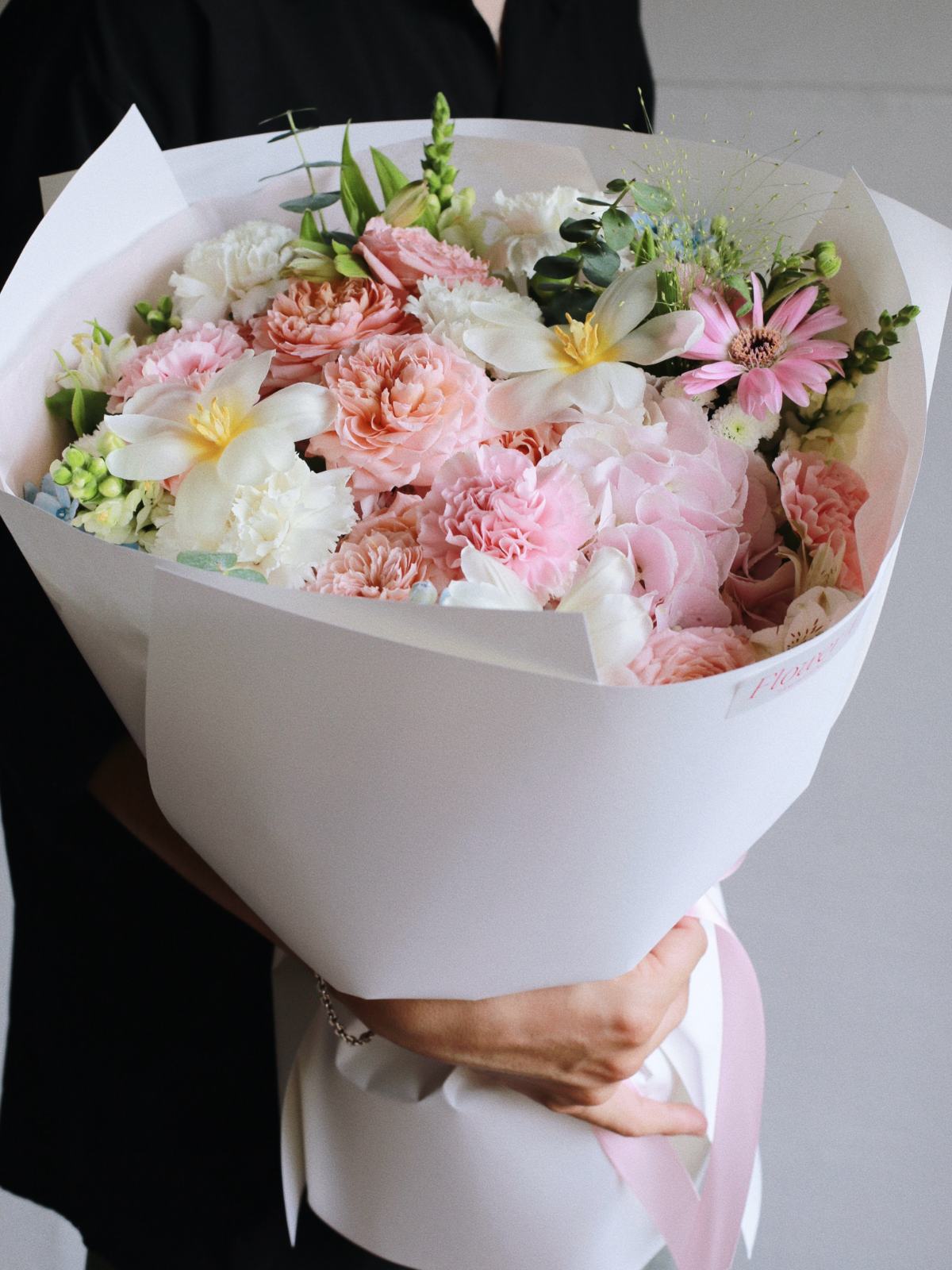 Bó tròn hồng Julieta mix Tulip Hà Lan