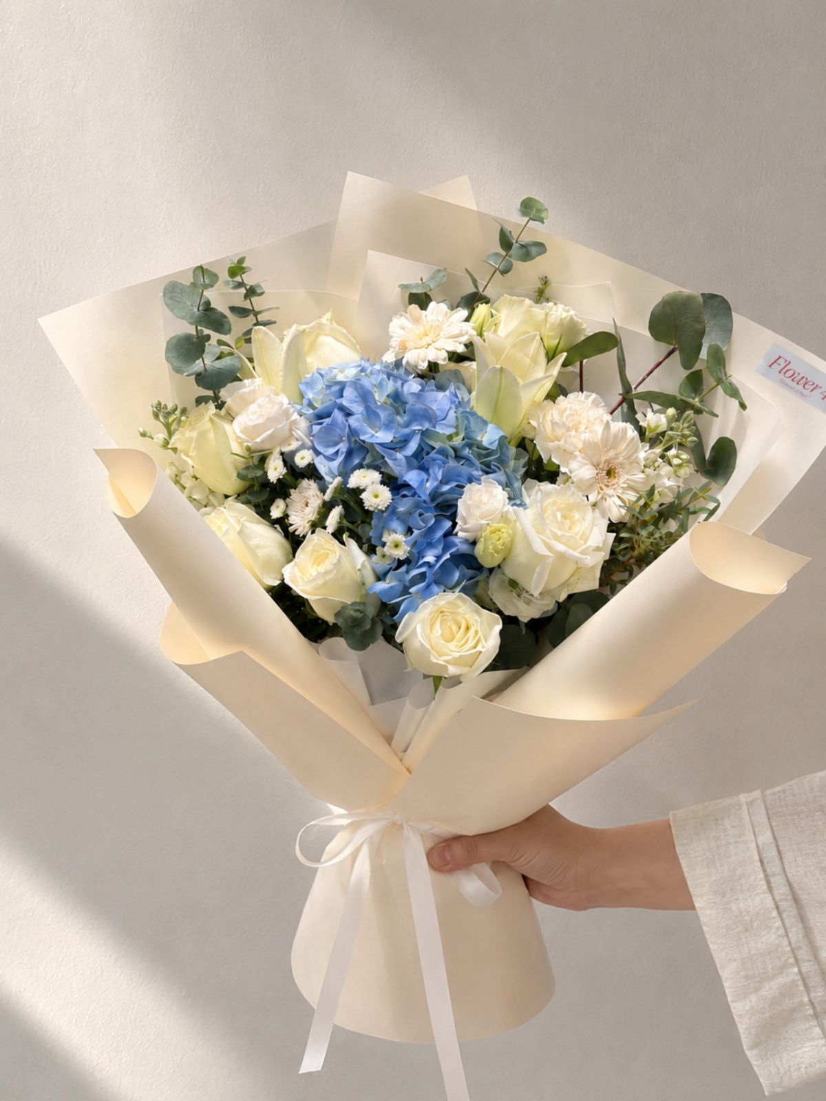 Bó hoa Tú Cầu Blue mix hoa lá phụ