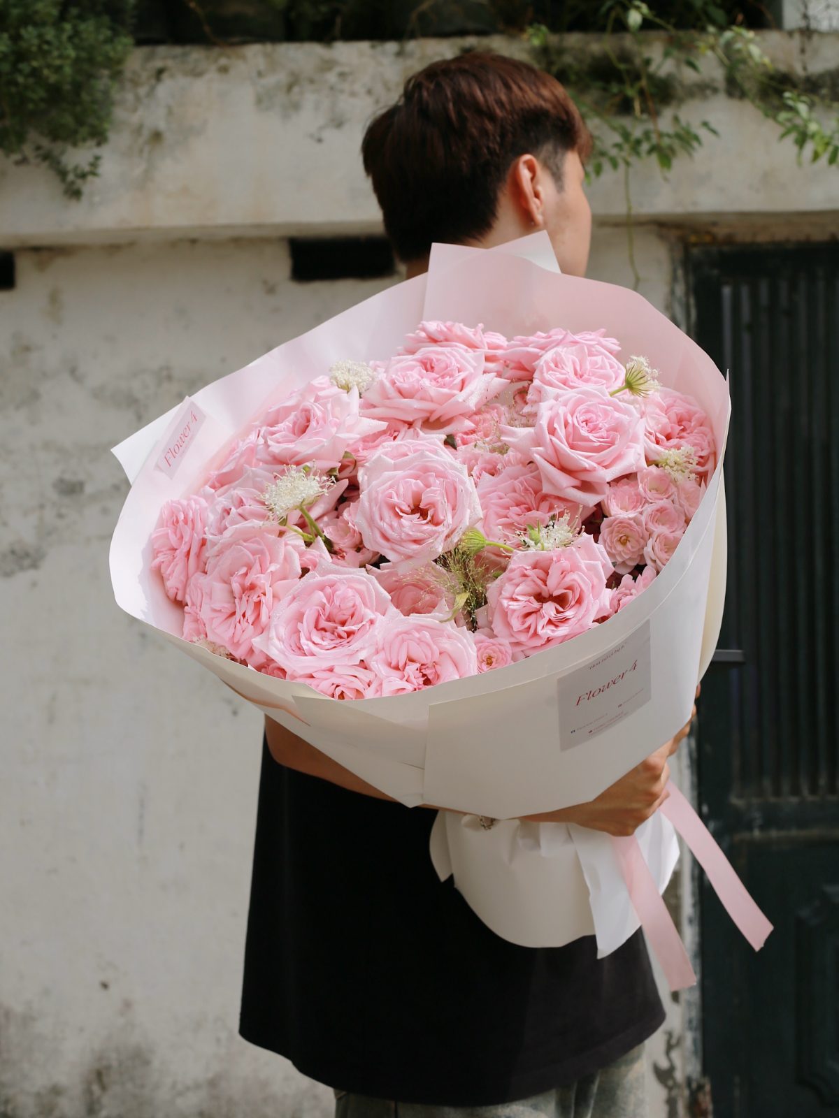Bó tròn 30 bông Hồng Ohara mix Thuý Châu