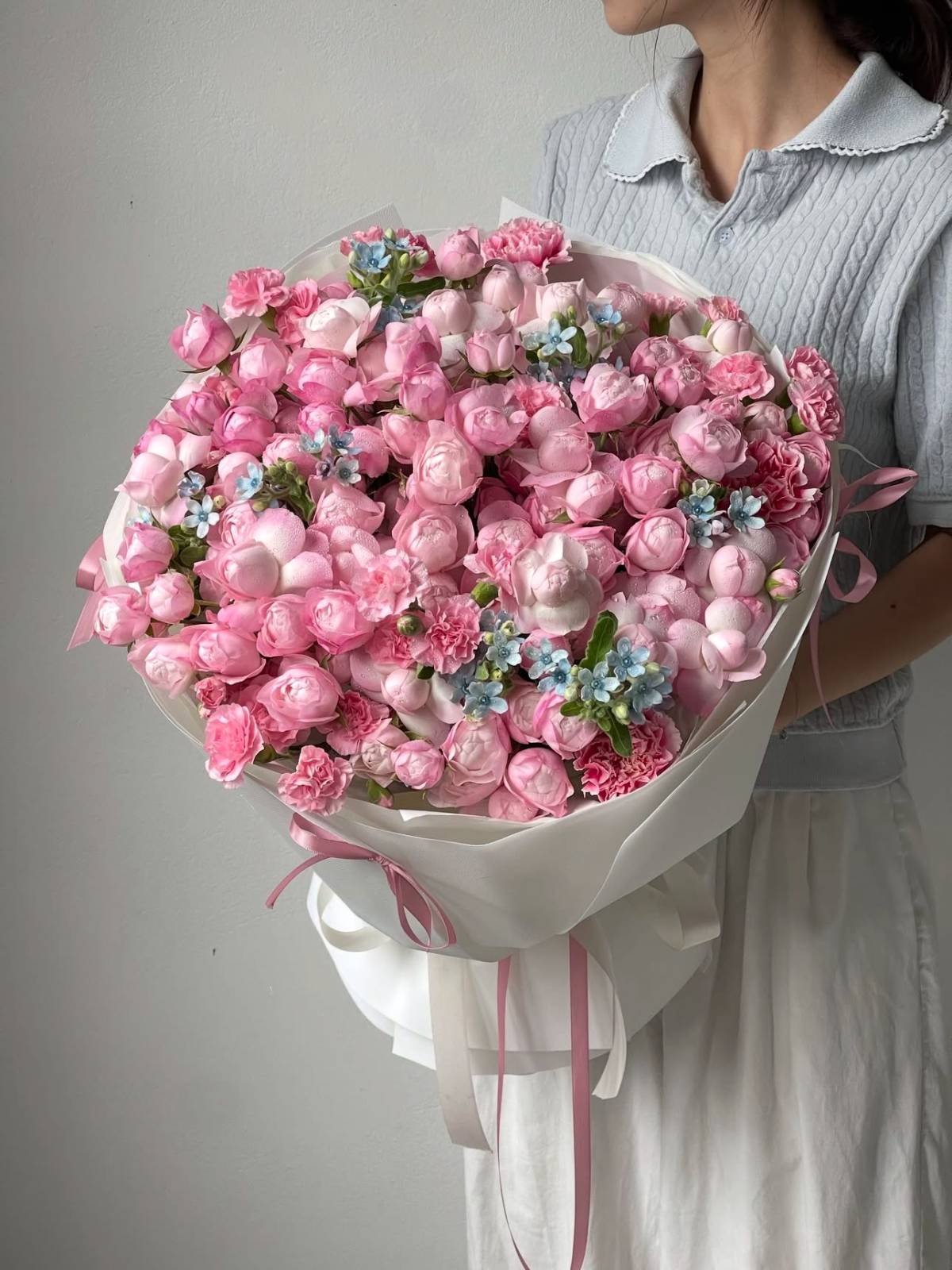 Bó tròn Hồng Plume mix Sao Xanh